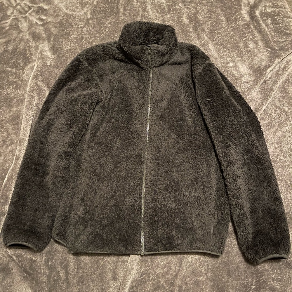Uniqlo Medium Fleece Zip-Up, Black Color